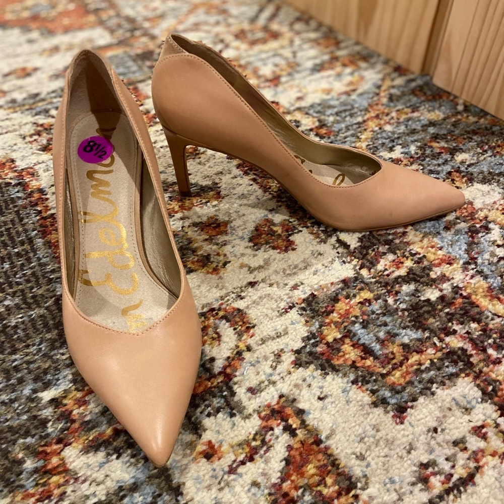 Nude / Peach / Beige Same Edelman Pumps Size 8.5